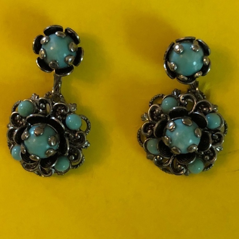 Sweet Vintage Screw Back Earrings Green Beads